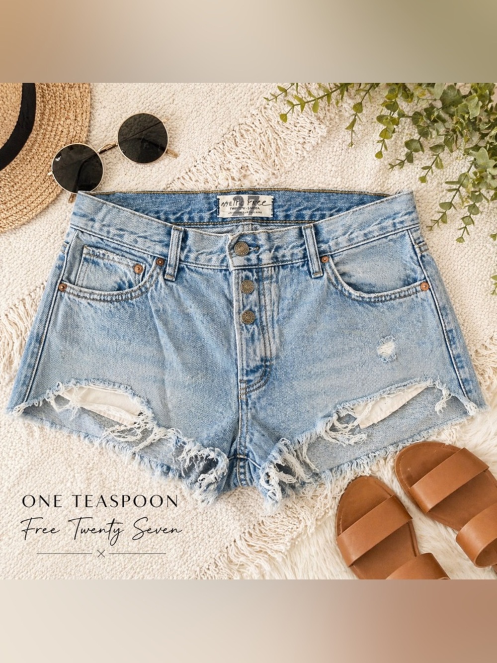 We The Free Distressed Denim Cutoff Shorts Light Wash Size 27